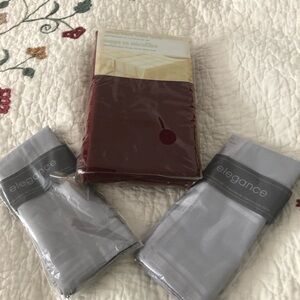 NWTS Table Cloth and Dinner 2 pack Napkin (8)